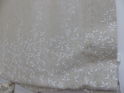 Estor veneciano BORDADO beige-blanco 105x175